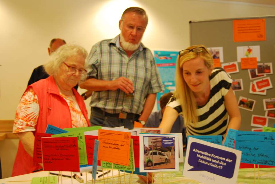 Svenja Knuffke (rechts) bei den Stadtteilwerkstätten Svenja Knuffke (rechts) bei den Stadtteilwerkstätten
