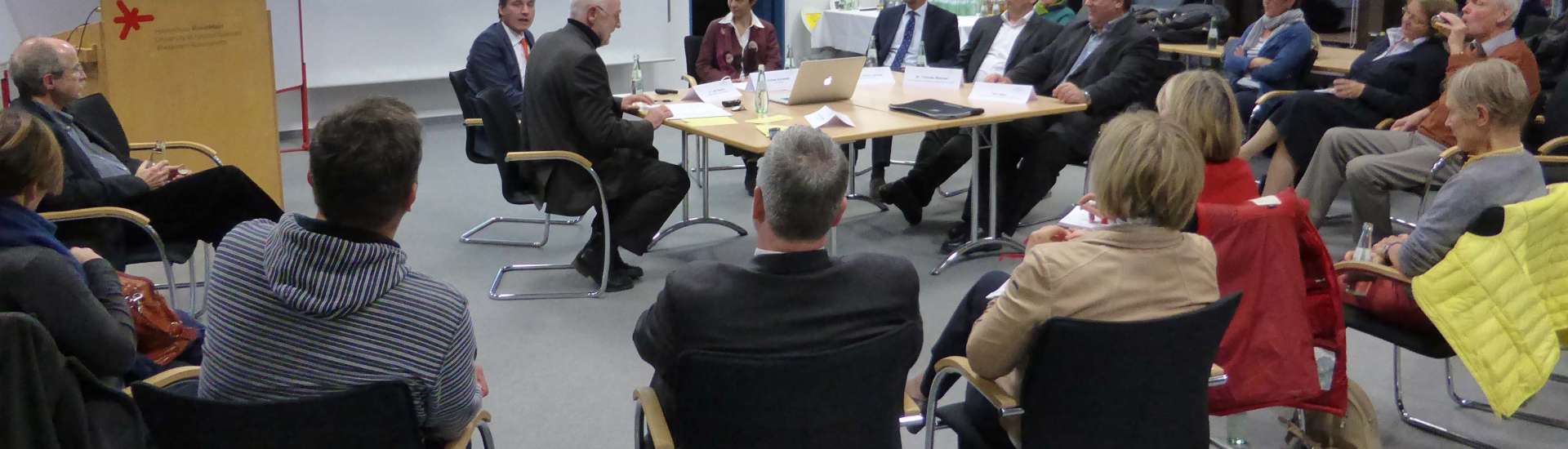 Gespräche zur Stadtentwicklung; Foto: Stadtplanungsamt Menschen im Stuhlkreis