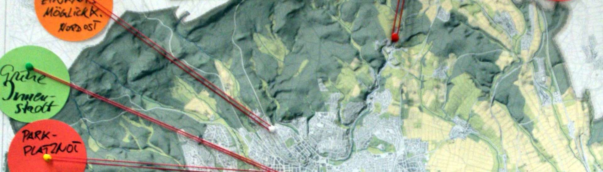 Erste Werkstatt mit den Ortsvorsteherinnen und Ortsvorstehern; Foto: Landeshauptstadt Wiesbaden Landkarte mit Erläuterungen